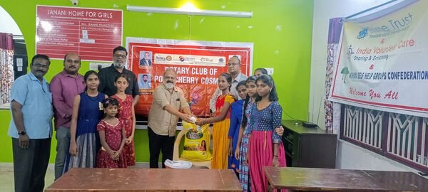 Visit of members of Rotary Cosmos to Janani Home