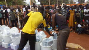 Food distributions to the arrivals