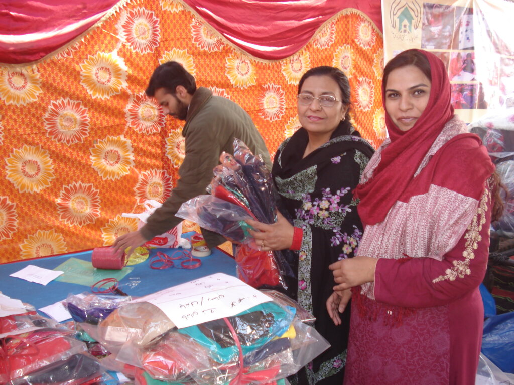 Warm clothes,blankets & food for 100 homeless kids