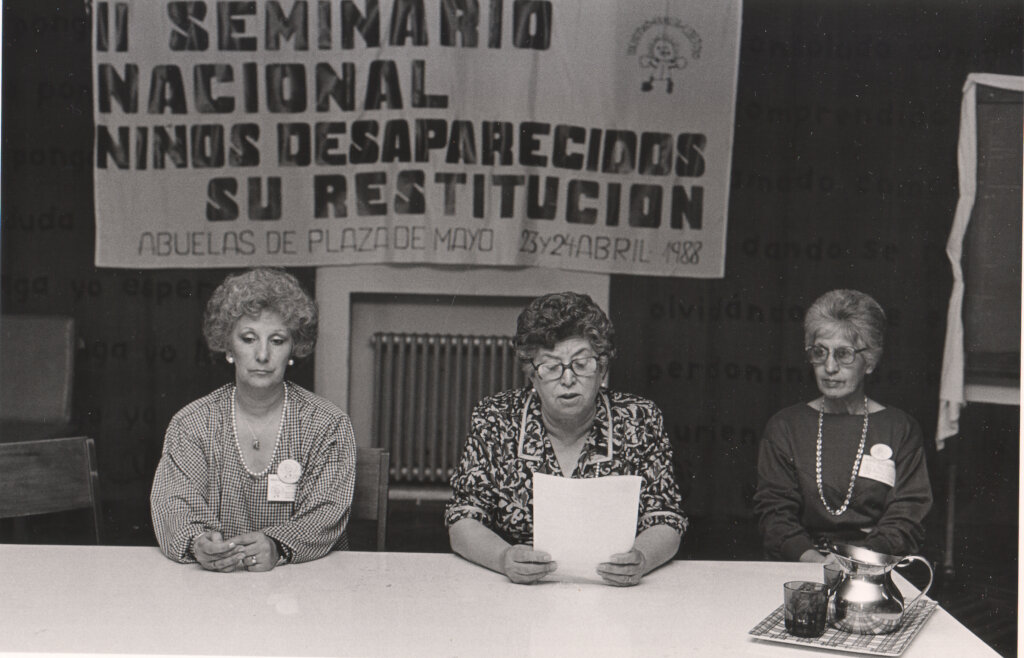 Help Abuelas de Plaza de Mayo in their search