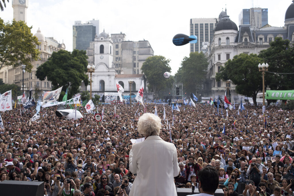 Help Abuelas de Plaza de Mayo in their search