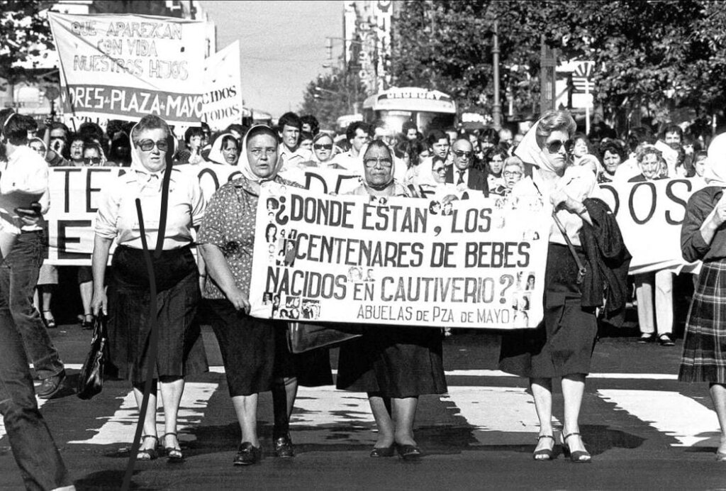 Help Abuelas de Plaza de Mayo in their search