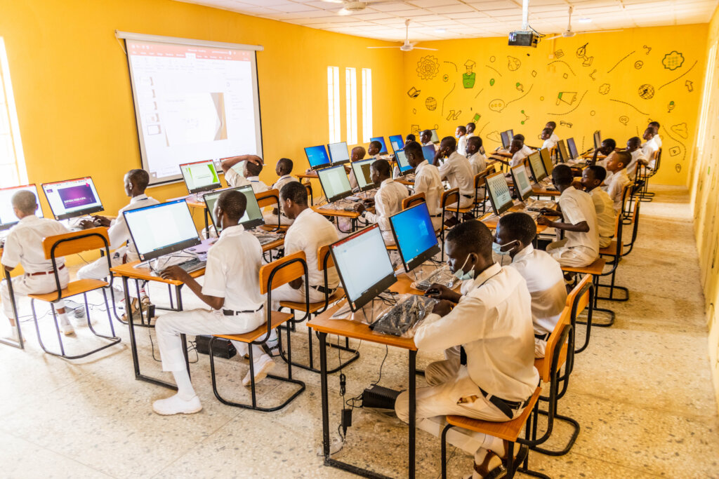 Students of GSS Ilorin using computers in the Lab