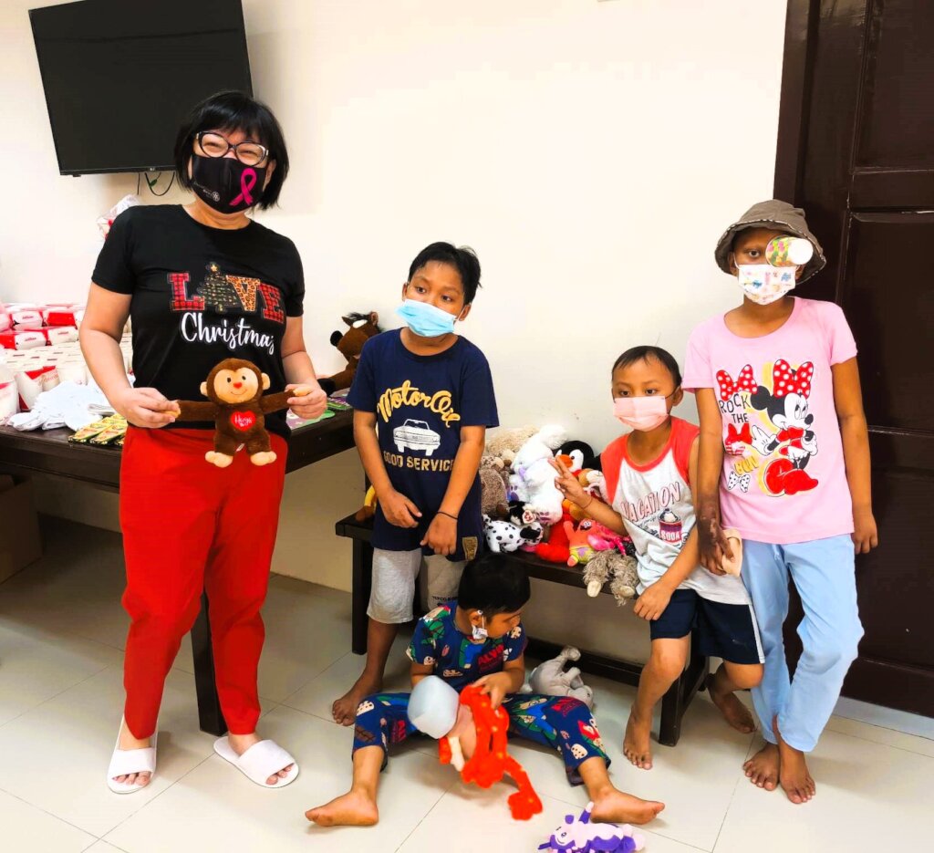 Christmas party for children with cancer GlobalGiving