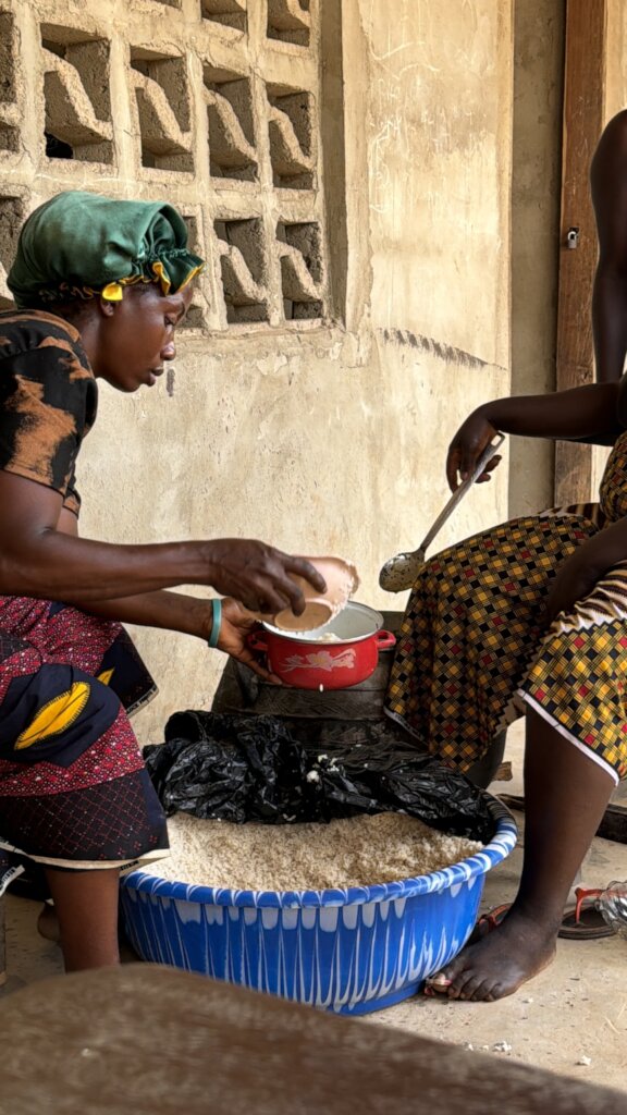 Volunteer mothers serving food