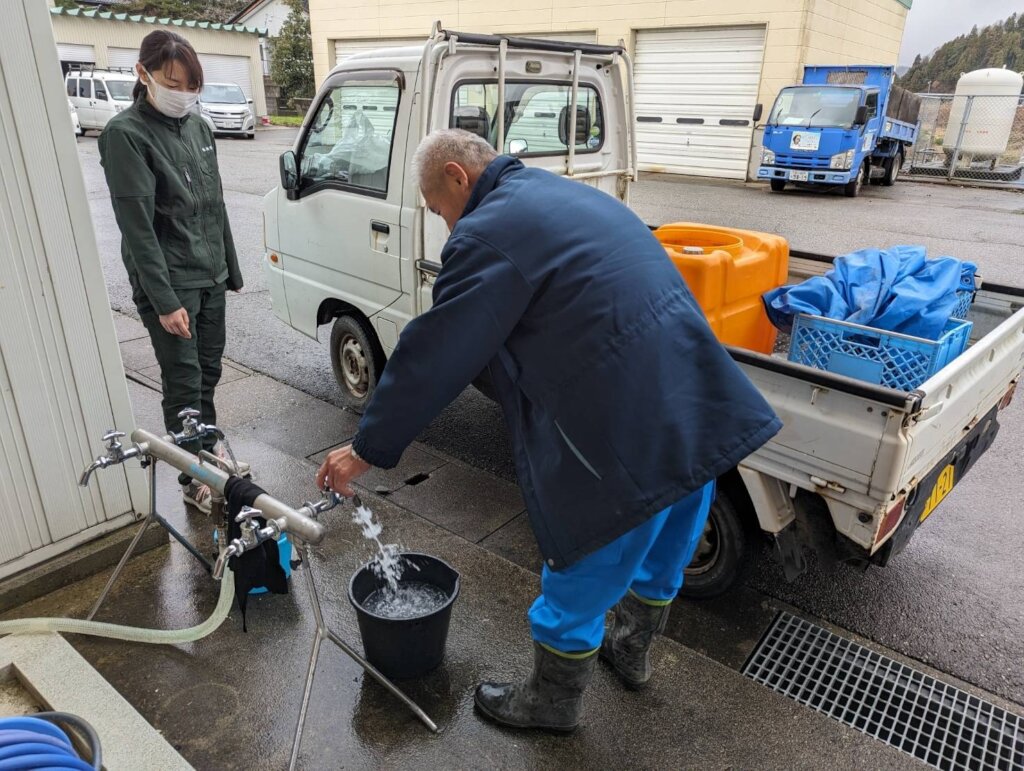 Distributing clean water