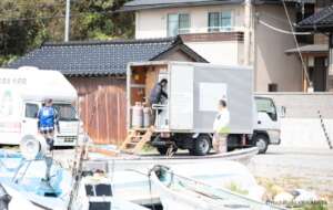 Mobile hot bath trunk converted from a truck