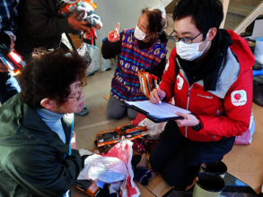 AAR staff talking to an elderly woman.