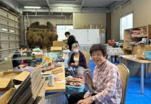 Users making Japanese sandals
