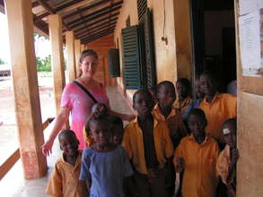 Students w/ volunteer