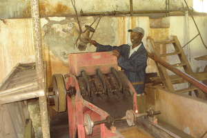Conventional wet mills (Disc pulpers)
