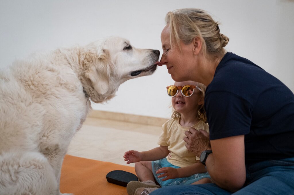 Pet therapy for children with cancer