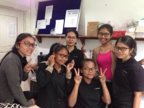 Senhoa artisans happy with their new glasses!