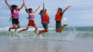 It was most of our artisans' 1st time at the sea!