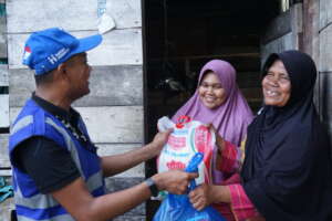 Support food packages for underprivileged family