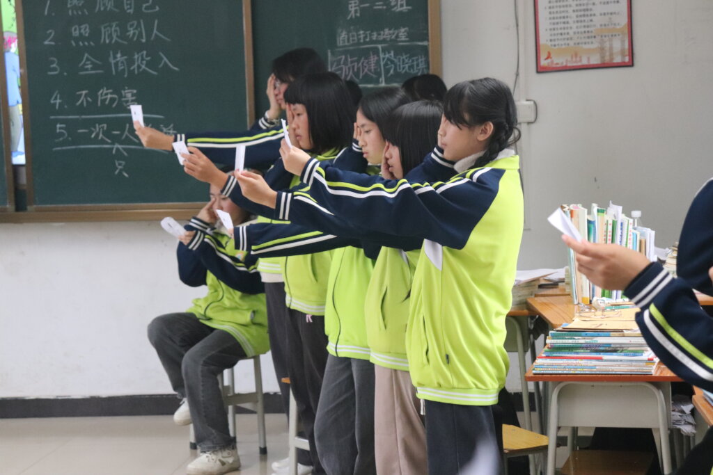 Psychodrama courses to 50 left-behind teens