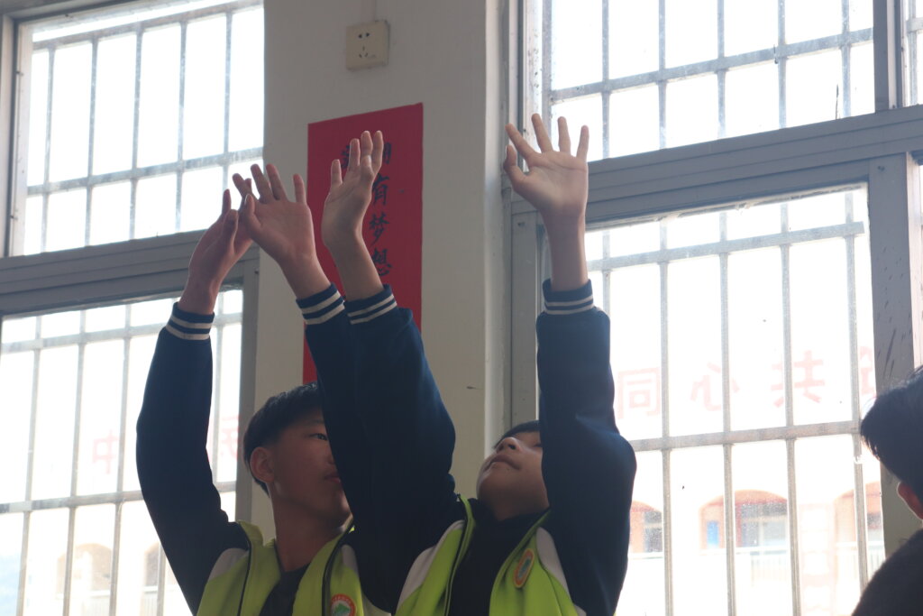 Psychodrama courses to 50 left-behind teens