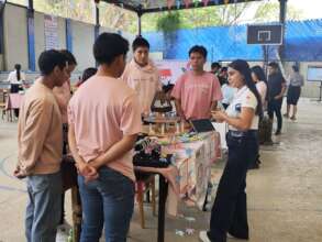Students presenting their entrepreneurship