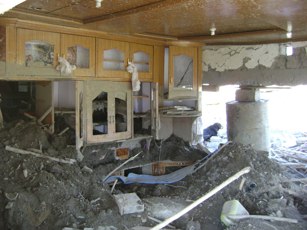 Provide emergency support to 500 families in Leh