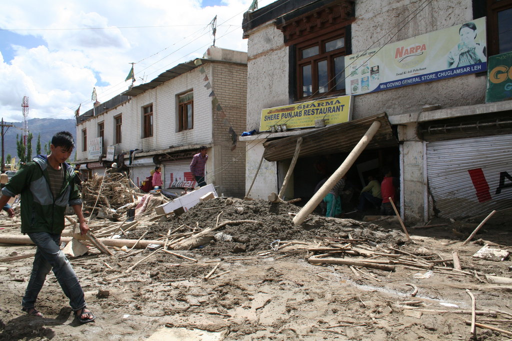 Provide emergency support to 500 families in Leh