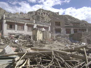 Provide emergency support to 500 families in Leh