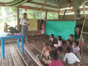 Chadiz teaching Embera children plant medicine