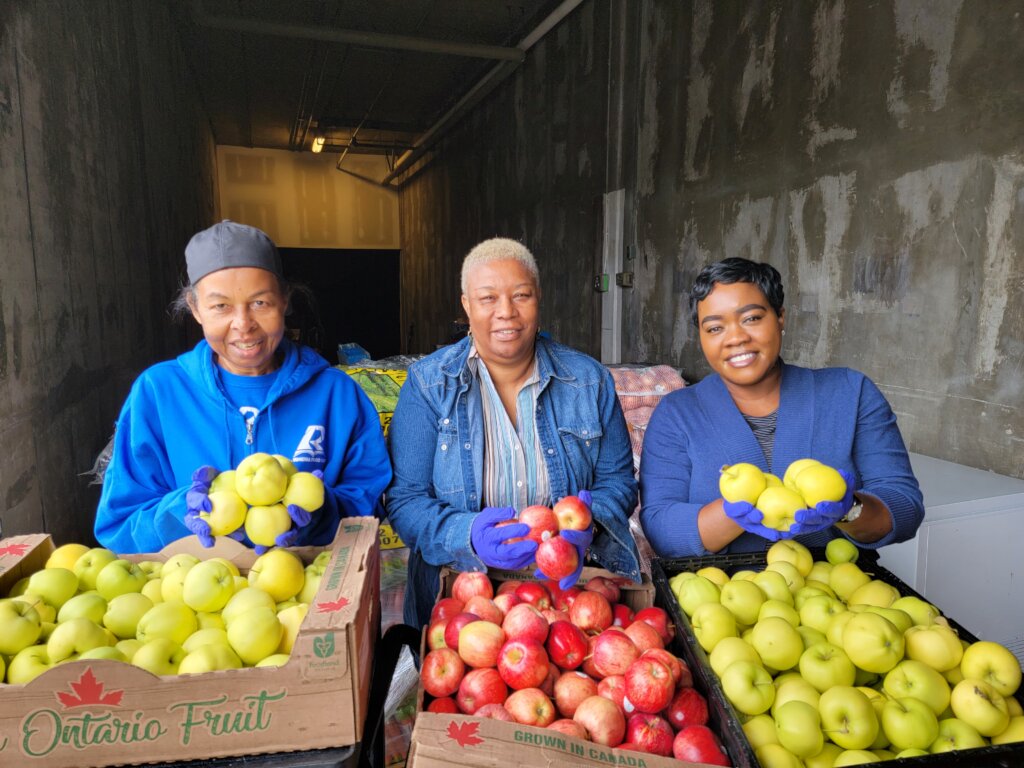Rescued apples delivered to community
