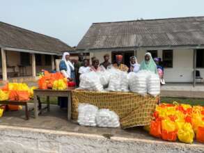 Presentation of 200 packages of food to the Prison