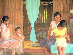 Violeta Pesa and her children