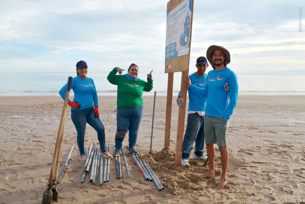Empower Women to Save the Red Knot in Mexico