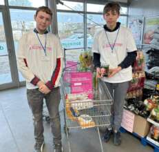 Our volunteers collecting food