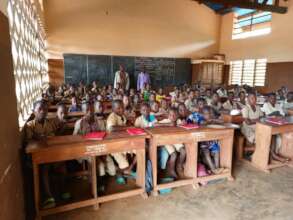 Schoolkids in classroom at Fannanhinhoue