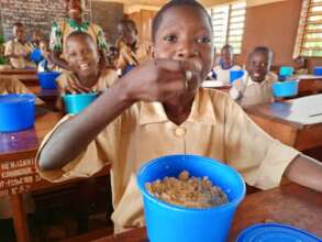 A schoolkid eating at the Fannahinhoue school