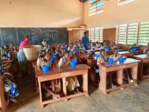 Food distribution session at the Fannahinhoue