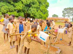 Schoolchildren are washing their hands