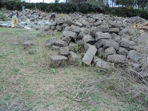 Cleaning and arranging of building stones