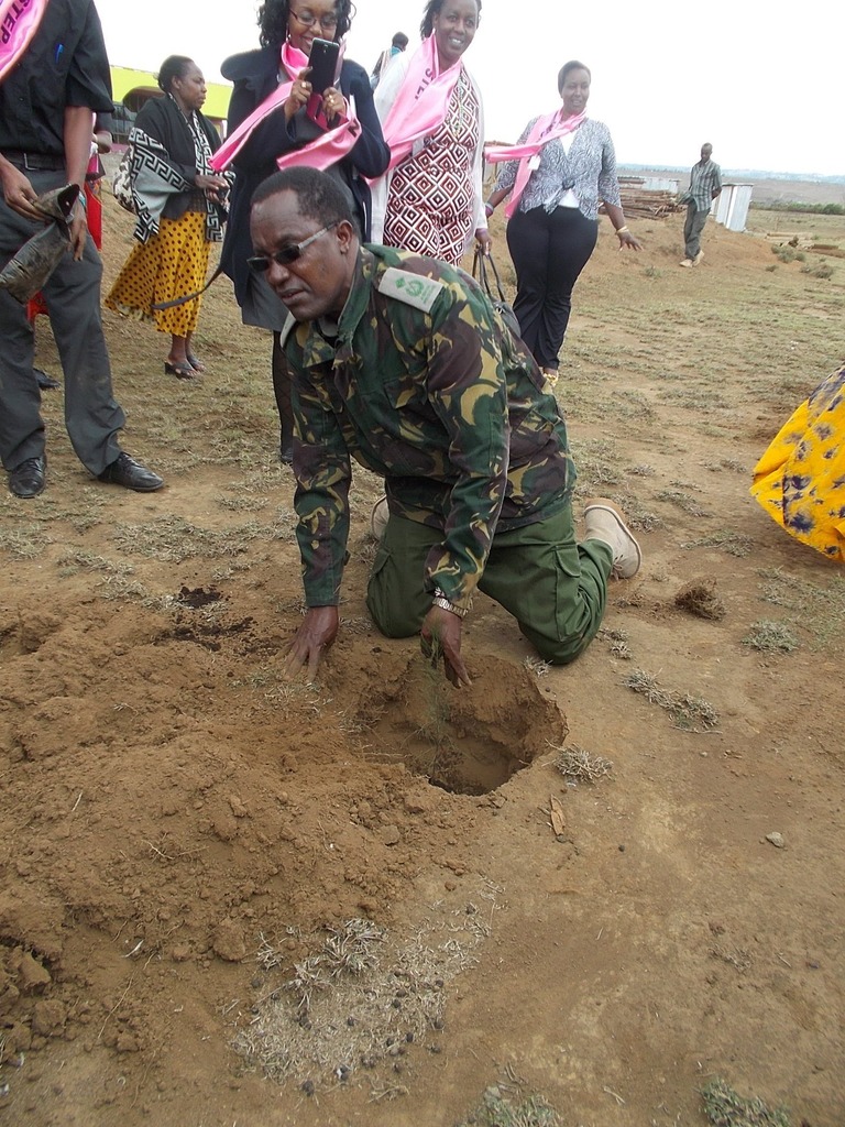 Officer Mwenda plants tree on behalf of prison pop