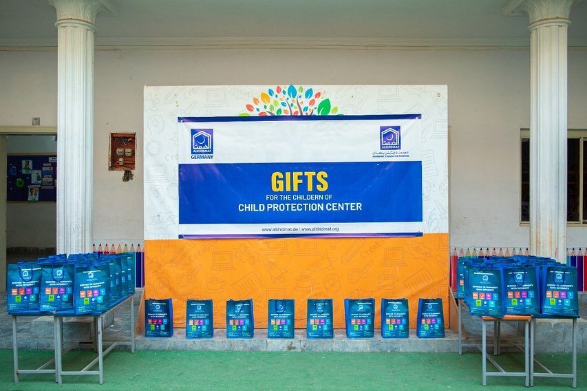 Provide Gift & School kits to 1000 Street Children