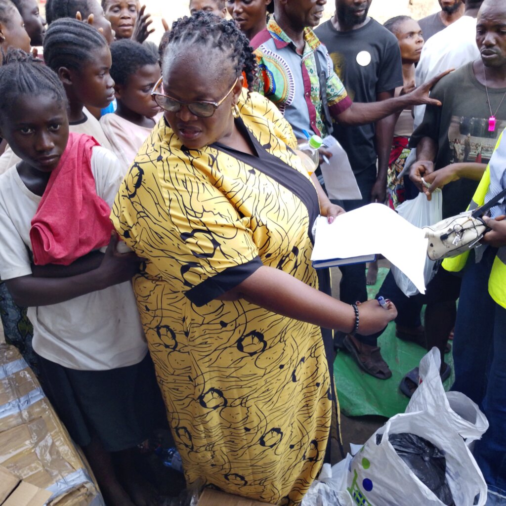 Items distribution to IDPs in Maluku by our team