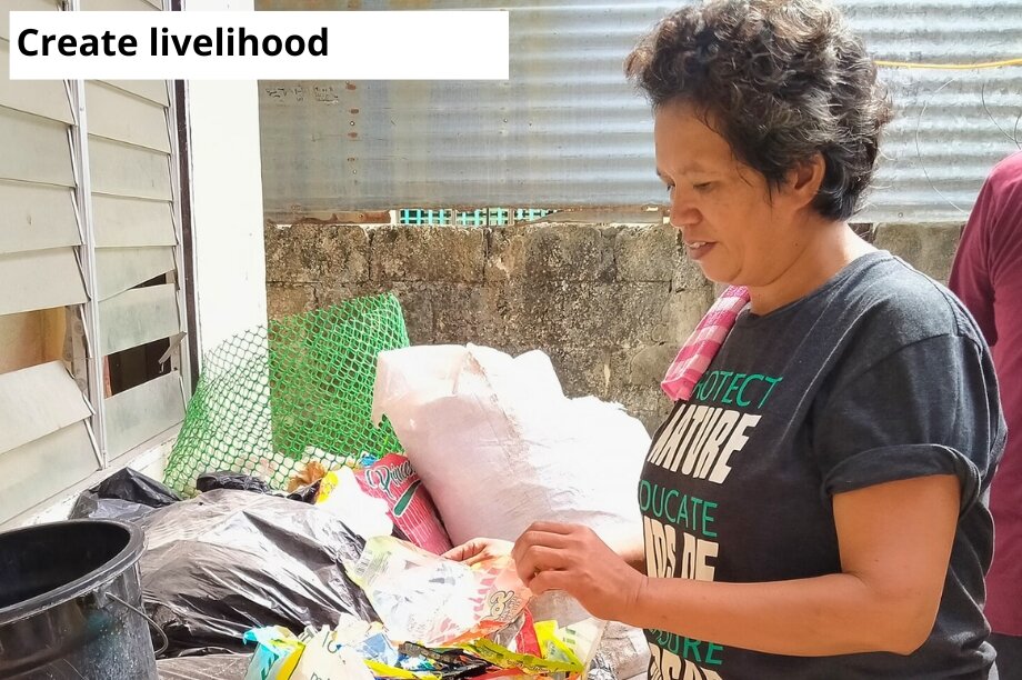 Save a paradise island from drowning in plastic