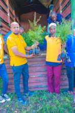 Pendaeli giving the first trees to the new owners