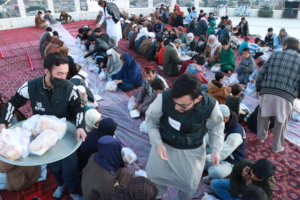 Distribution of freshly hot meals for Iftar