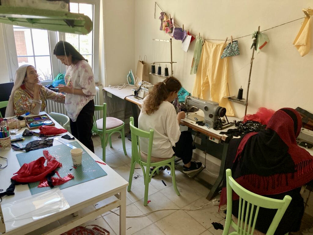 Aid and inclusion for refugee women & children