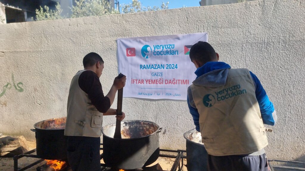 Hot Meal Iftars in Gaza