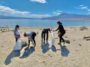 Aventureros Leading Beach Cleanups