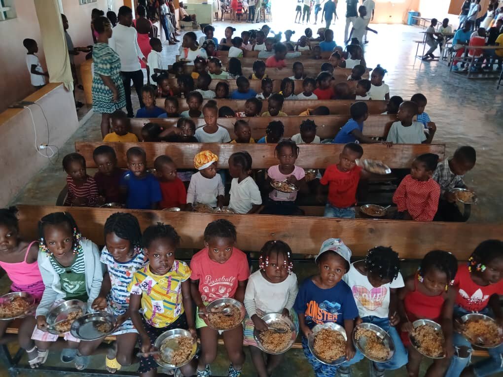 Many children gather for lunch