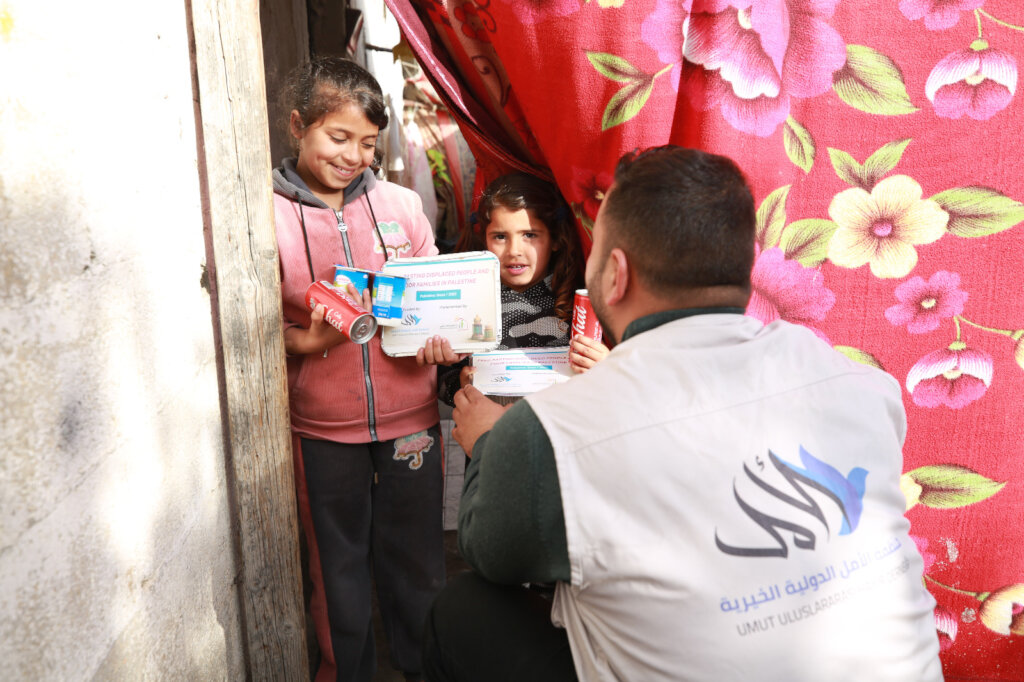 Iftar Meals For 3000 Orphans In Gaza