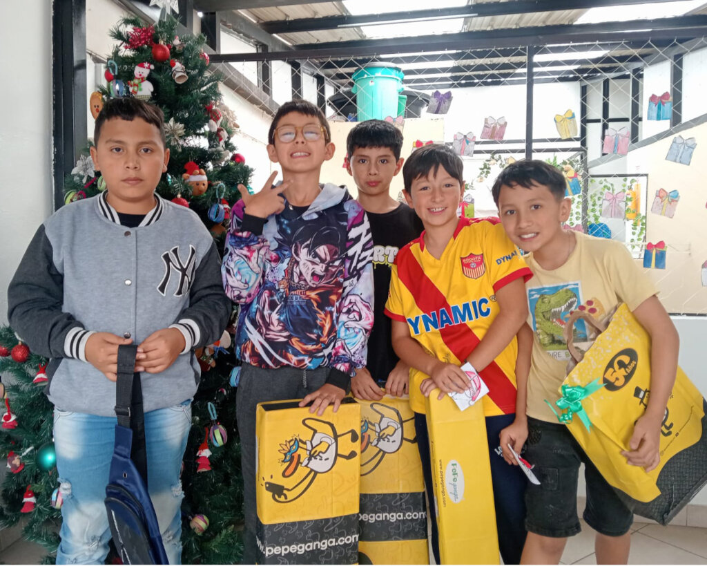 Christmas gifts for the kids in Club Michin