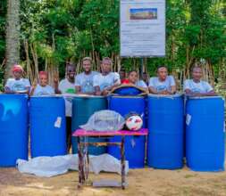 Impact Sierra Leone Volunteers and Barrels of Hope