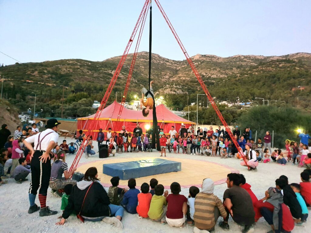 Bringing circus arts & play to 1000 kids in crisis
